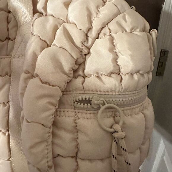 Urban expressions Elegant Cream Quilted Women's Bag NWT - Picture 4 of 8